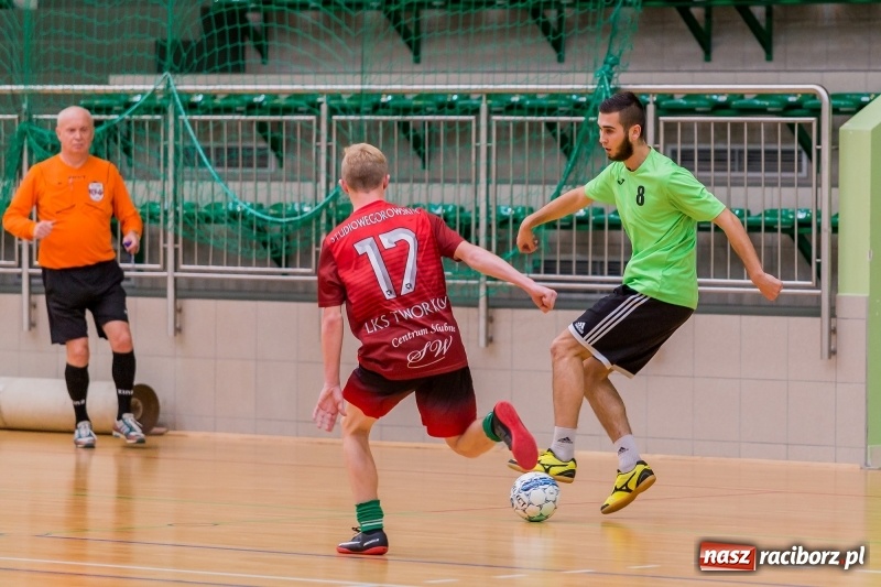 Zdjęcie w galerii na portalu naszraciborz.pl: Początek sezonu Halowej Ligi Piłki Nożnej w Raciborzu wiadomości z regionu