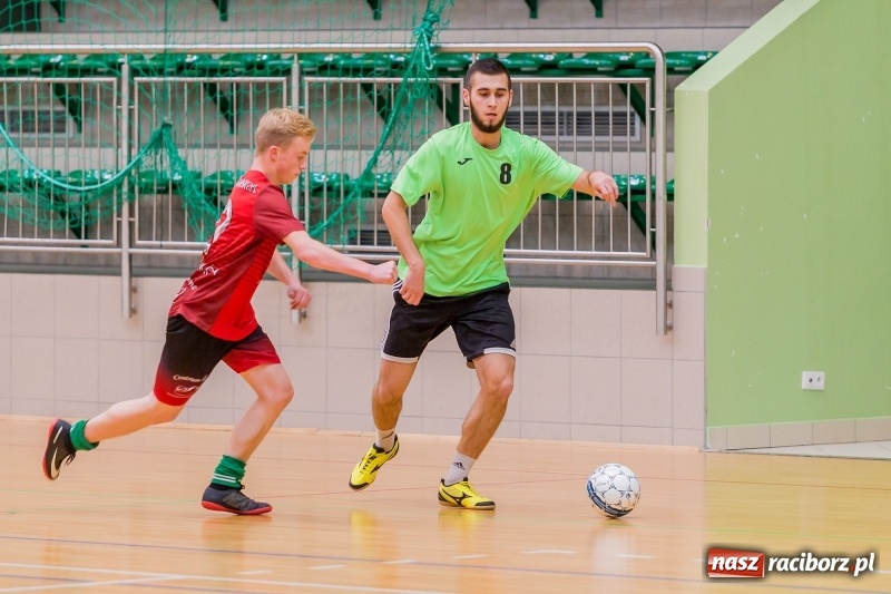 Zdjęcie w galerii na portalu naszraciborz.pl: Początek sezonu Halowej Ligi Piłki Nożnej w Raciborzu wiadomości z regionu
