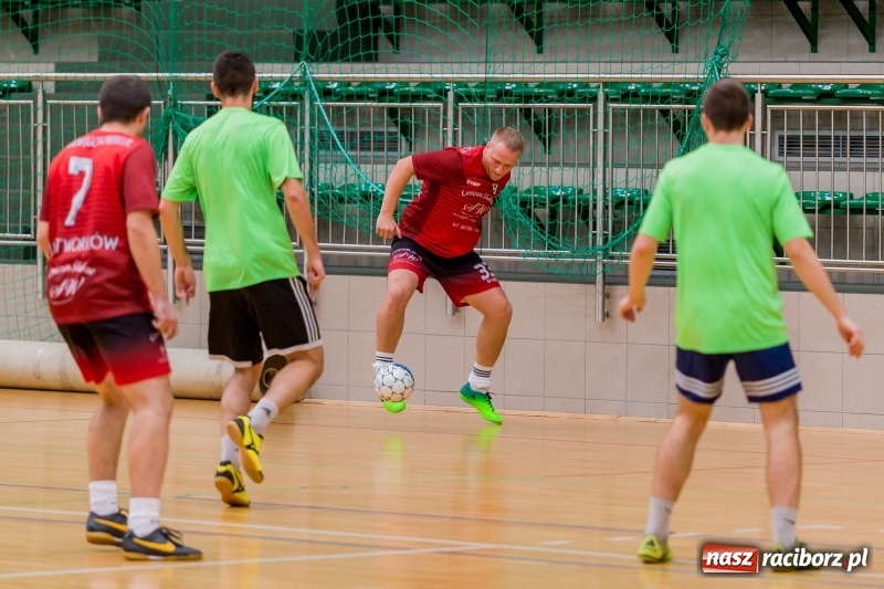 Zdjęcie w galerii na portalu naszraciborz.pl: Początek sezonu Halowej Ligi Piłki Nożnej w Raciborzu wiadomości z regionu