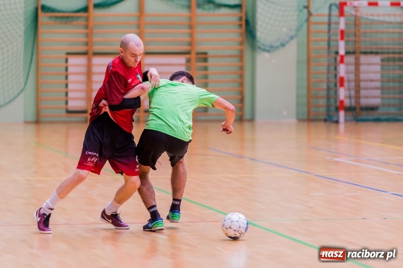 Zdjęcie w galerii na portalu naszraciborz.pl: Początek sezonu Halowej Ligi Piłki Nożnej w Raciborzu wiadomości z regionu