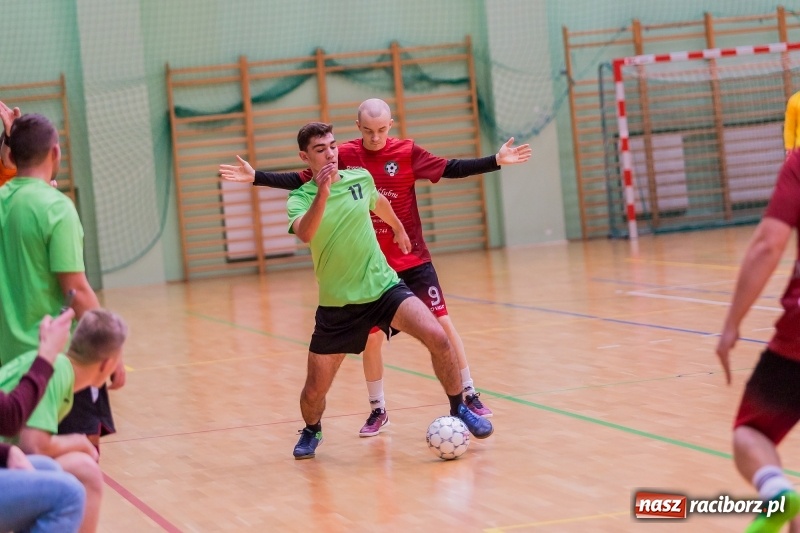 Zdjęcie w galerii na portalu naszraciborz.pl: Początek sezonu Halowej Ligi Piłki Nożnej w Raciborzu wiadomości z regionu