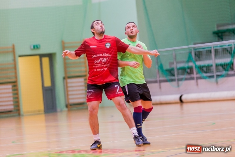 Zdjęcie w galerii na portalu naszraciborz.pl: Początek sezonu Halowej Ligi Piłki Nożnej w Raciborzu wiadomości z regionu