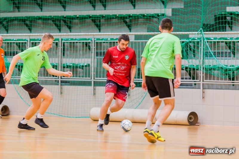 Zdjęcie w galerii na portalu naszraciborz.pl: Początek sezonu Halowej Ligi Piłki Nożnej w Raciborzu wiadomości z regionu