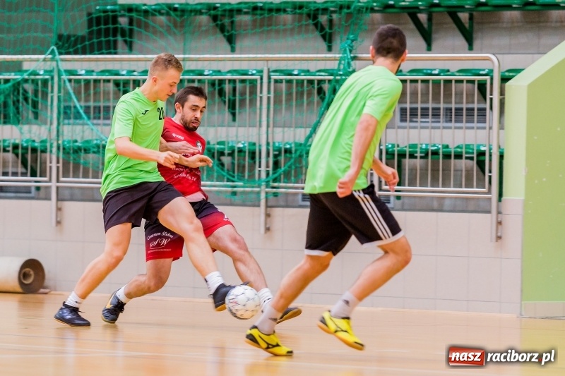 Zdjęcie w galerii na portalu naszraciborz.pl: Początek sezonu Halowej Ligi Piłki Nożnej w Raciborzu wiadomości z regionu