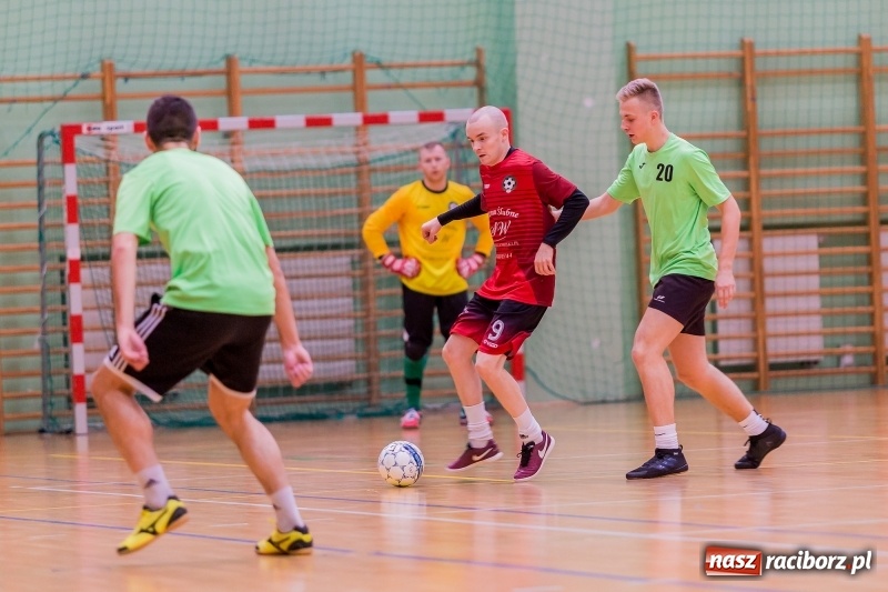 Zdjęcie w galerii na portalu naszraciborz.pl: Początek sezonu Halowej Ligi Piłki Nożnej w Raciborzu wiadomości z regionu