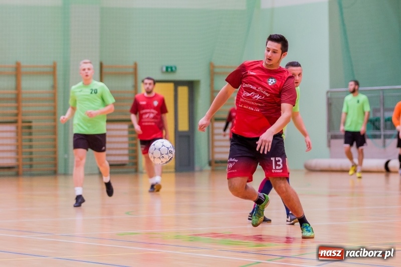 Zdjęcie w galerii na portalu naszraciborz.pl: Początek sezonu Halowej Ligi Piłki Nożnej w Raciborzu wiadomości z regionu