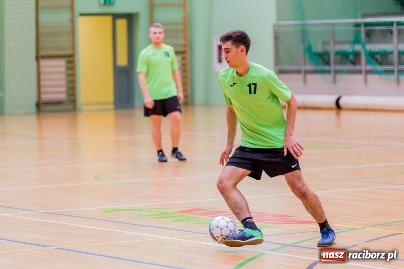 Zdjęcie w galerii na portalu naszraciborz.pl: Początek sezonu Halowej Ligi Piłki Nożnej w Raciborzu wiadomości z regionu