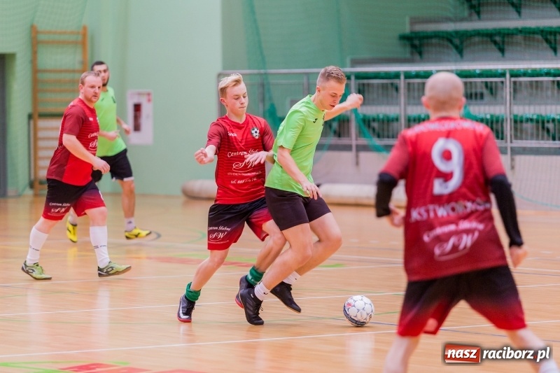 Zdjęcie w galerii na portalu naszraciborz.pl: Początek sezonu Halowej Ligi Piłki Nożnej w Raciborzu wiadomości z regionu