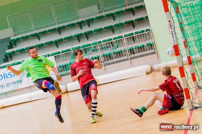 Zdjęcie w galerii na portalu naszraciborz.pl: Początek sezonu Halowej Ligi Piłki Nożnej w Raciborzu wiadomości z regionu