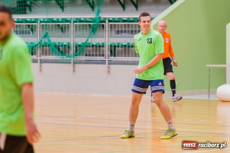 Zdjęcie w galerii na portalu naszraciborz.pl: Początek sezonu Halowej Ligi Piłki Nożnej w Raciborzu wiadomości z regionu