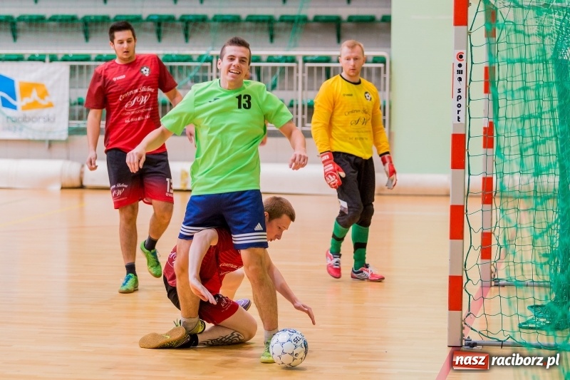 Zdjęcie w galerii na portalu naszraciborz.pl: Początek sezonu Halowej Ligi Piłki Nożnej w Raciborzu wiadomości z regionu