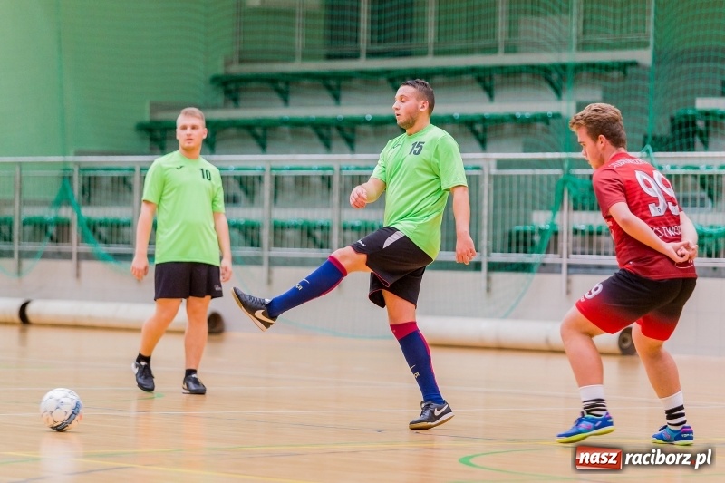 Zdjęcie w galerii na portalu naszraciborz.pl: Początek sezonu Halowej Ligi Piłki Nożnej w Raciborzu wiadomości z regionu