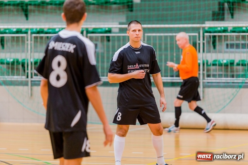 Zdjęcie w galerii na portalu naszraciborz.pl: Początek sezonu Halowej Ligi Piłki Nożnej w Raciborzu wiadomości z regionu
