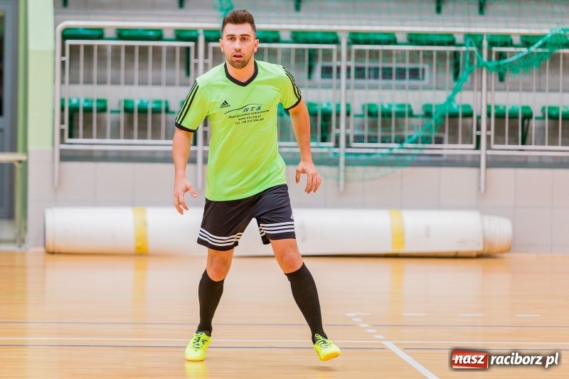 Zdjęcie w galerii na portalu naszraciborz.pl: Początek sezonu Halowej Ligi Piłki Nożnej w Raciborzu wiadomości z regionu