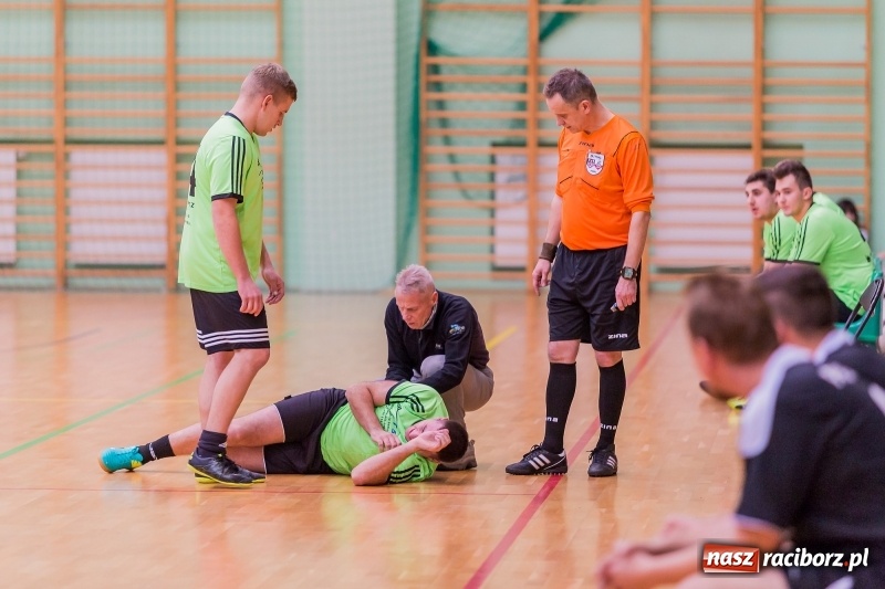 Zdjęcie w galerii na portalu naszraciborz.pl: Początek sezonu Halowej Ligi Piłki Nożnej w Raciborzu wiadomości z regionu