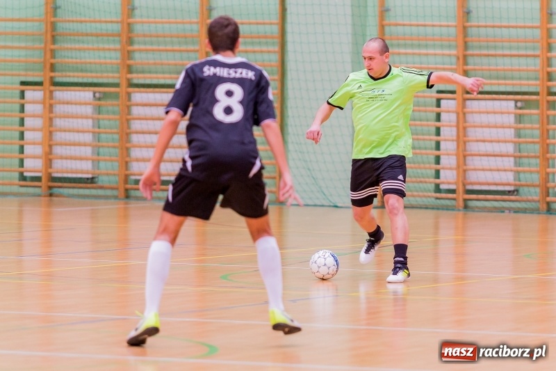 Zdjęcie w galerii na portalu naszraciborz.pl: Początek sezonu Halowej Ligi Piłki Nożnej w Raciborzu wiadomości z regionu