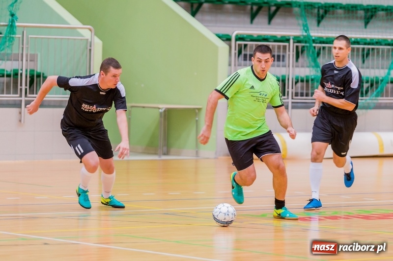 Zdjęcie w galerii na portalu naszraciborz.pl: Początek sezonu Halowej Ligi Piłki Nożnej w Raciborzu wiadomości z regionu