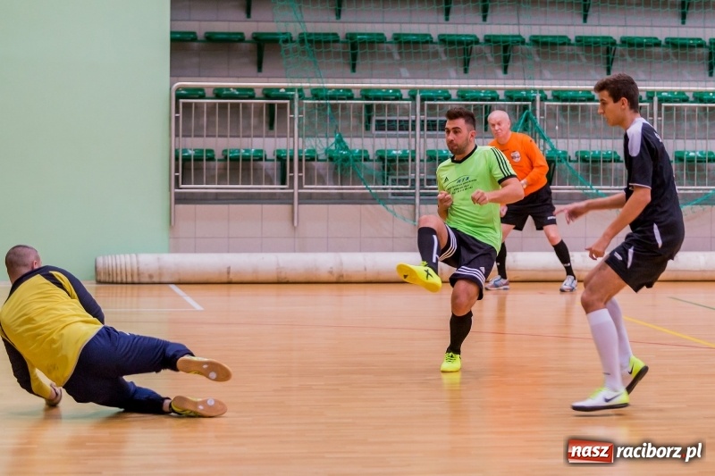 Zdjęcie w galerii na portalu naszraciborz.pl: Początek sezonu Halowej Ligi Piłki Nożnej w Raciborzu wiadomości z regionu