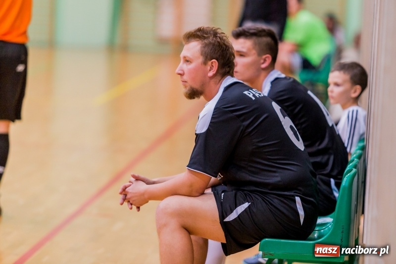 Zdjęcie w galerii na portalu naszraciborz.pl: Początek sezonu Halowej Ligi Piłki Nożnej w Raciborzu wiadomości z regionu