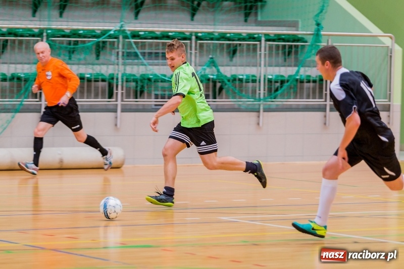 Zdjęcie w galerii na portalu naszraciborz.pl: Początek sezonu Halowej Ligi Piłki Nożnej w Raciborzu wiadomości z regionu