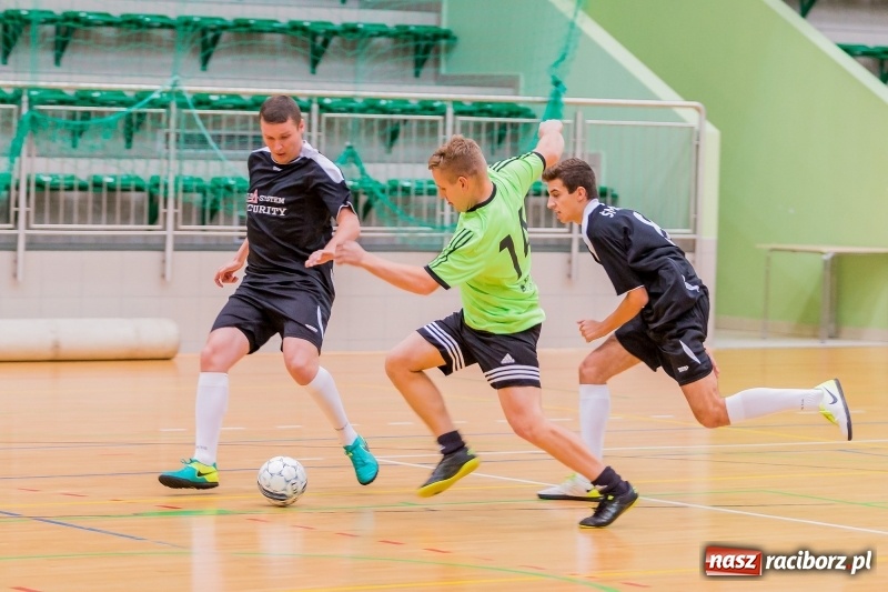 Zdjęcie w galerii na portalu naszraciborz.pl: Początek sezonu Halowej Ligi Piłki Nożnej w Raciborzu wiadomości z regionu