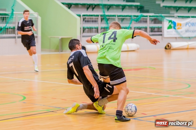 Zdjęcie w galerii na portalu naszraciborz.pl: Początek sezonu Halowej Ligi Piłki Nożnej w Raciborzu wiadomości z regionu