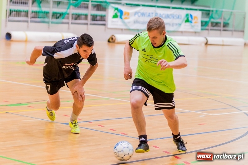 Zdjęcie w galerii na portalu naszraciborz.pl: Początek sezonu Halowej Ligi Piłki Nożnej w Raciborzu wiadomości z regionu