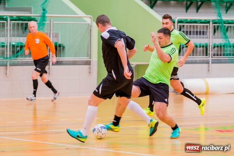 Zdjęcie w galerii na portalu naszraciborz.pl: Początek sezonu Halowej Ligi Piłki Nożnej w Raciborzu wiadomości z regionu