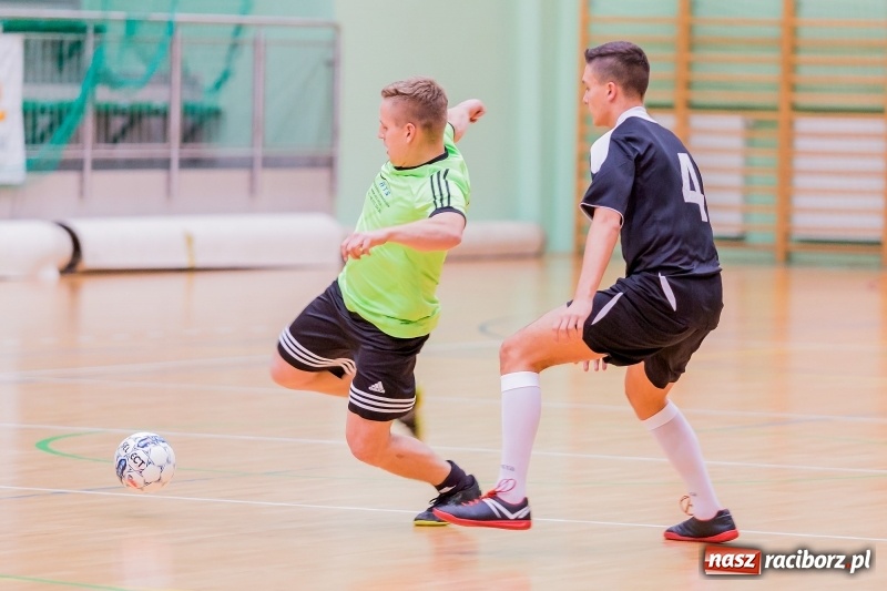 Zdjęcie w galerii na portalu naszraciborz.pl: Początek sezonu Halowej Ligi Piłki Nożnej w Raciborzu wiadomości z regionu