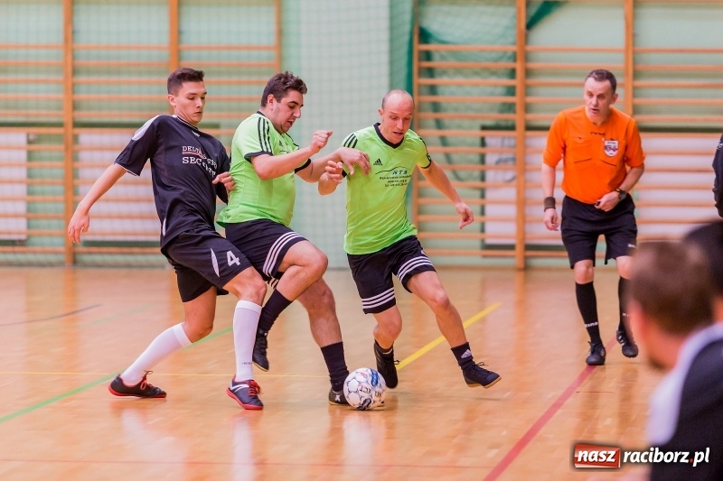 Zdjęcie w galerii na portalu naszraciborz.pl: Początek sezonu Halowej Ligi Piłki Nożnej w Raciborzu wiadomości z regionu