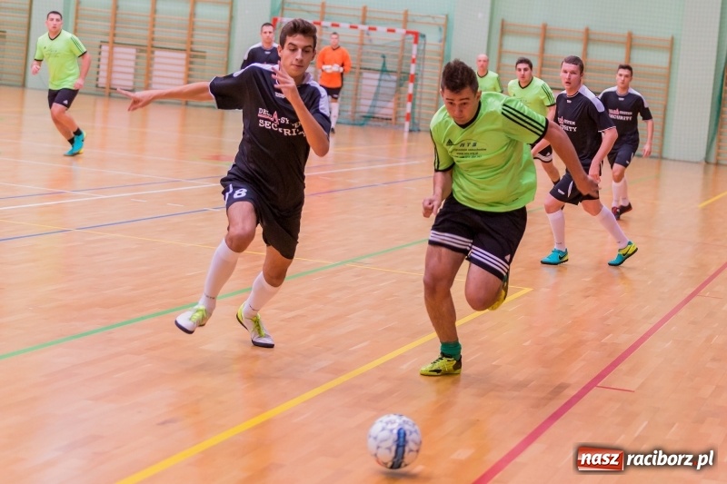 Zdjęcie w galerii na portalu naszraciborz.pl: Początek sezonu Halowej Ligi Piłki Nożnej w Raciborzu wiadomości z regionu