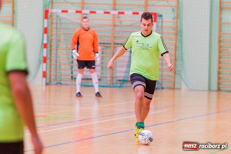 Zdjęcie w galerii na portalu naszraciborz.pl: Początek sezonu Halowej Ligi Piłki Nożnej w Raciborzu wiadomości z regionu