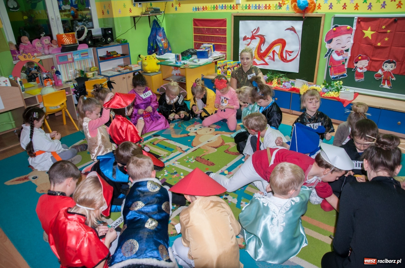 Zdjęcie w galerii na portalu naszraciborz.pl: Jak Koziołek Matołek z przedszkola w Markowicach do Chin zawędrował – Chińska draka w chińskiej dzielnicy  wiadomości z regionu