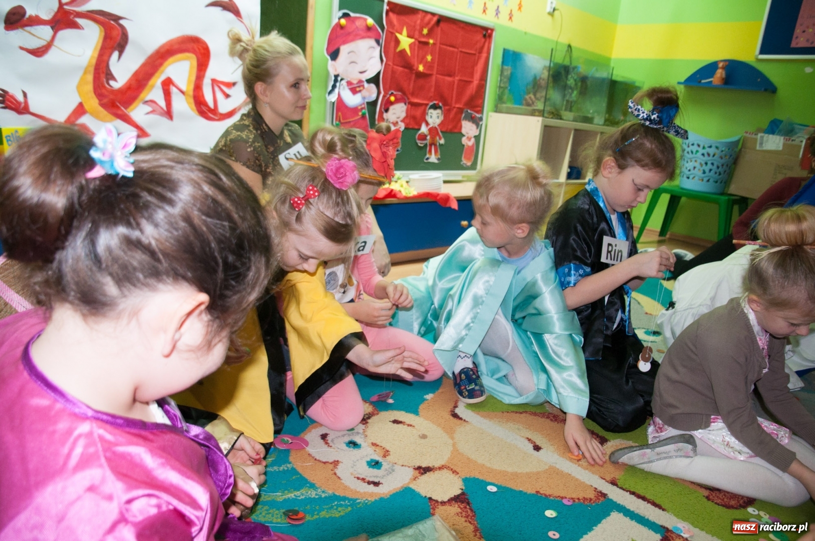 Zdjęcie w galerii na portalu naszraciborz.pl: Jak Koziołek Matołek z przedszkola w Markowicach do Chin zawędrował – Chińska draka w chińskiej dzielnicy  wiadomości z regionu