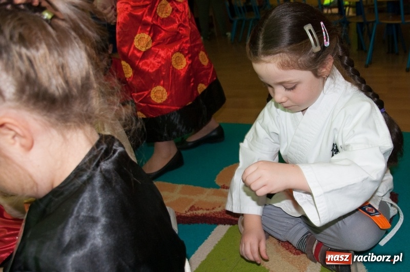 Zdjęcie w galerii na portalu naszraciborz.pl: Jak Koziołek Matołek z przedszkola w Markowicach do Chin zawędrował – Chińska draka w chińskiej dzielnicy  wiadomości z regionu