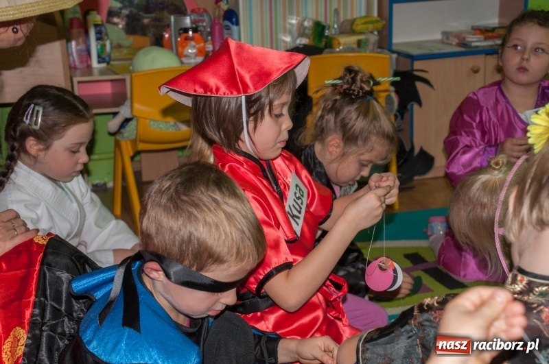 Zdjęcie w galerii na portalu naszraciborz.pl: Jak Koziołek Matołek z przedszkola w Markowicach do Chin zawędrował – Chińska draka w chińskiej dzielnicy  wiadomości z regionu