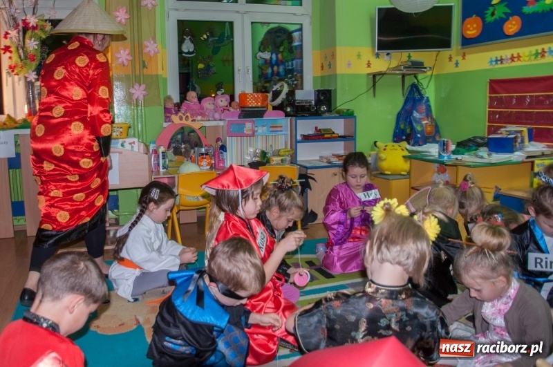 Zdjęcie w galerii na portalu naszraciborz.pl: Jak Koziołek Matołek z przedszkola w Markowicach do Chin zawędrował – Chińska draka w chińskiej dzielnicy  wiadomości z regionu
