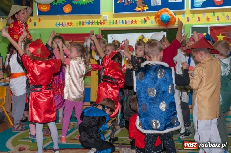 Zdjęcie w galerii na portalu naszraciborz.pl: Jak Koziołek Matołek z przedszkola w Markowicach do Chin zawędrował – Chińska draka w chińskiej dzielnicy  wiadomości z regionu