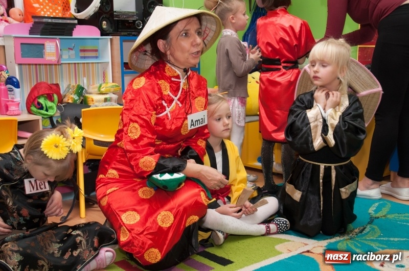 Zdjęcie w galerii na portalu naszraciborz.pl: Jak Koziołek Matołek z przedszkola w Markowicach do Chin zawędrował – Chińska draka w chińskiej dzielnicy  wiadomości z regionu