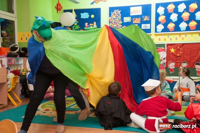 Zdjęcie w galerii na portalu naszraciborz.pl: Jak Koziołek Matołek z przedszkola w Markowicach do Chin zawędrował – Chińska draka w chińskiej dzielnicy  wiadomości z regionu