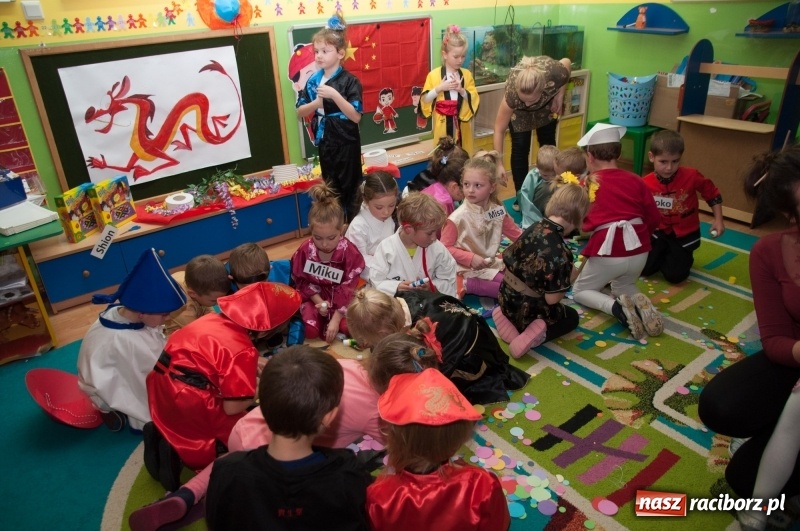 Zdjęcie w galerii na portalu naszraciborz.pl: Jak Koziołek Matołek z przedszkola w Markowicach do Chin zawędrował – Chińska draka w chińskiej dzielnicy  wiadomości z regionu