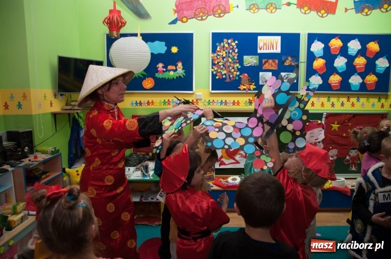 Zdjęcie w galerii na portalu naszraciborz.pl: Jak Koziołek Matołek z przedszkola w Markowicach do Chin zawędrował – Chińska draka w chińskiej dzielnicy  wiadomości z regionu
