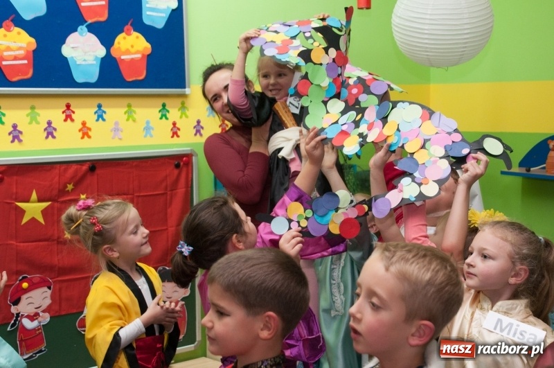 Zdjęcie w galerii na portalu naszraciborz.pl: Jak Koziołek Matołek z przedszkola w Markowicach do Chin zawędrował – Chińska draka w chińskiej dzielnicy  wiadomości z regionu