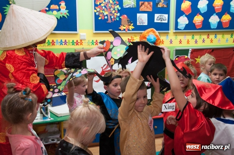 Zdjęcie w galerii na portalu naszraciborz.pl: Jak Koziołek Matołek z przedszkola w Markowicach do Chin zawędrował – Chińska draka w chińskiej dzielnicy  wiadomości z regionu