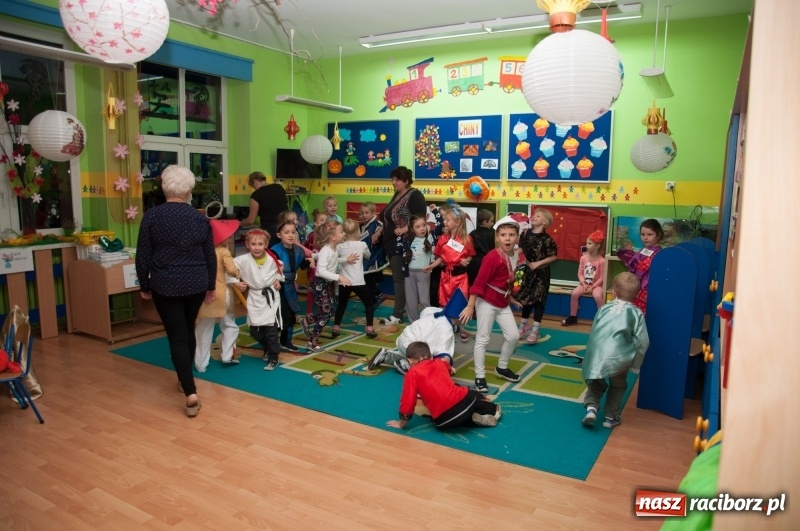 Zdjęcie w galerii na portalu naszraciborz.pl: Jak Koziołek Matołek z przedszkola w Markowicach do Chin zawędrował – Chińska draka w chińskiej dzielnicy  wiadomości z regionu