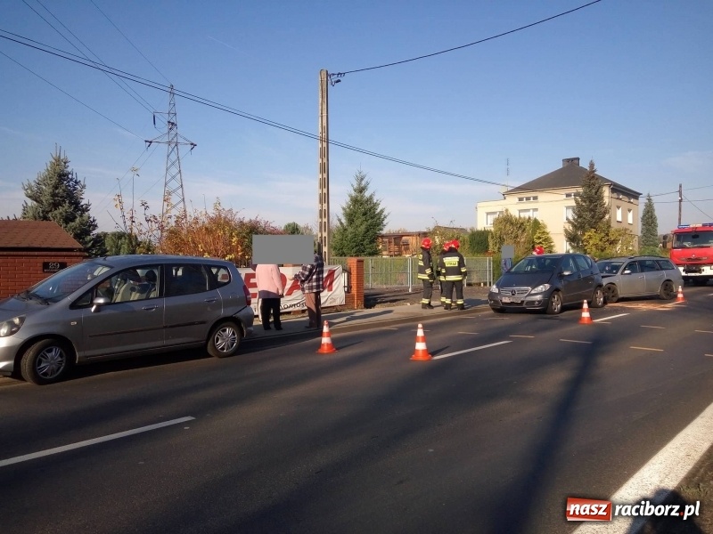 Zdjęcie w galerii na portalu naszraciborz.pl: Zderzenie trzech pojazdów na Bogumińskiej  wiadomości z regionu