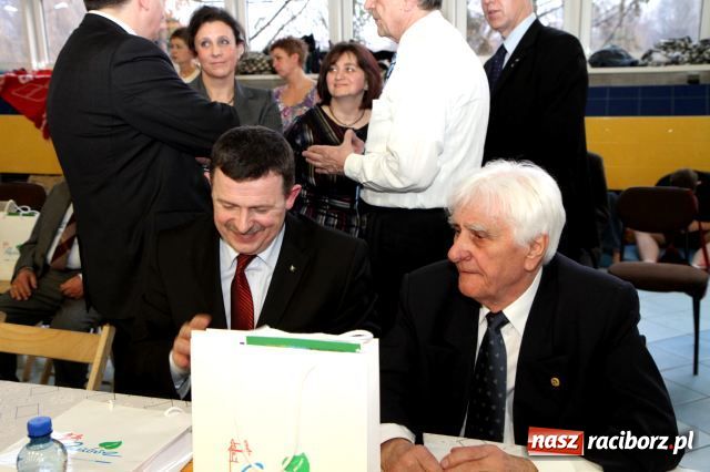 Zdjęcie w galerii na portalu naszraciborz.pl: Pływanie: mistrzostwa szkół podsumowanie wiadomości z regionu