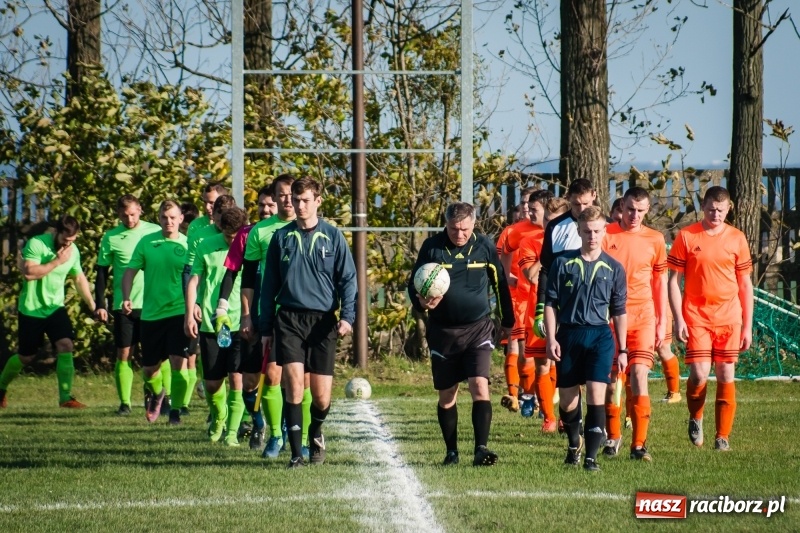 Zdjęcie w galerii na portalu naszraciborz.pl: B klasa: Owsiszcze bez pomysłu na grę poległy w starciu z Adamowicami wiadomości z regionu