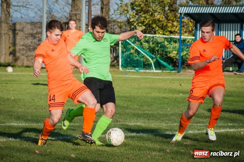 Zdjęcie w galerii na portalu naszraciborz.pl: B klasa: Owsiszcze bez pomysłu na grę poległy w starciu z Adamowicami wiadomości z regionu