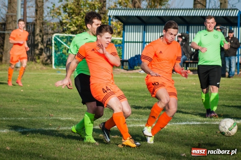 Zdjęcie w galerii na portalu naszraciborz.pl: B klasa: Owsiszcze bez pomysłu na grę poległy w starciu z Adamowicami wiadomości z regionu